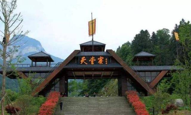 国内"最有趣"的景区,横跨两省,一边是4a级一边是5a级_天堂寨_湖北省