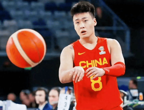 赵睿炮轰cba联赛,指责cba不给机会历练,解密中国男篮衰落原因_比赛_球
