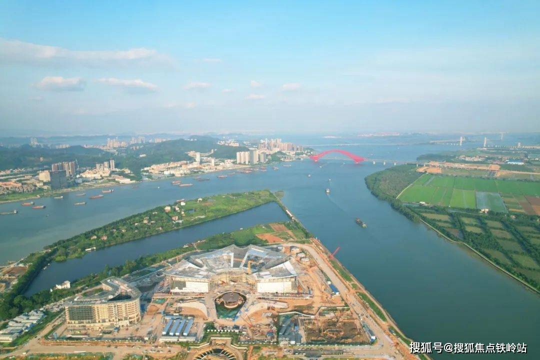 横沥岛尖奢宅越秀江海潮鸣建面96140㎡三面环水的开阔景观