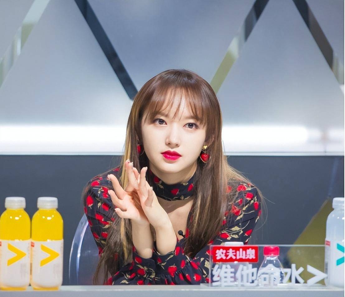 "人间芭比"程潇:因上围丰满傲人被称"奶潇",碾压疯马秀lisa