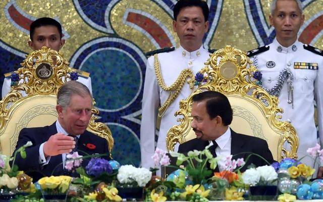 文莱国王身家400亿超英女王娶3个老婆生12个娃养活46万人