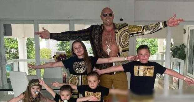 泰森-富里夫妇计划再添丁,拳王34岁女子已怀第8个孩子