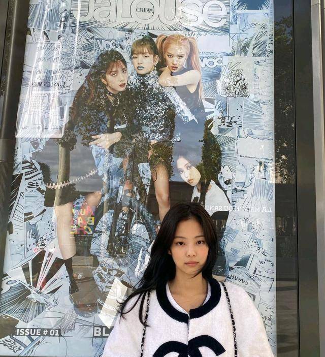 原创jennie没热度买热搜穿蓝色吊抹胸上衣配蝴蝶结精修生图无差别