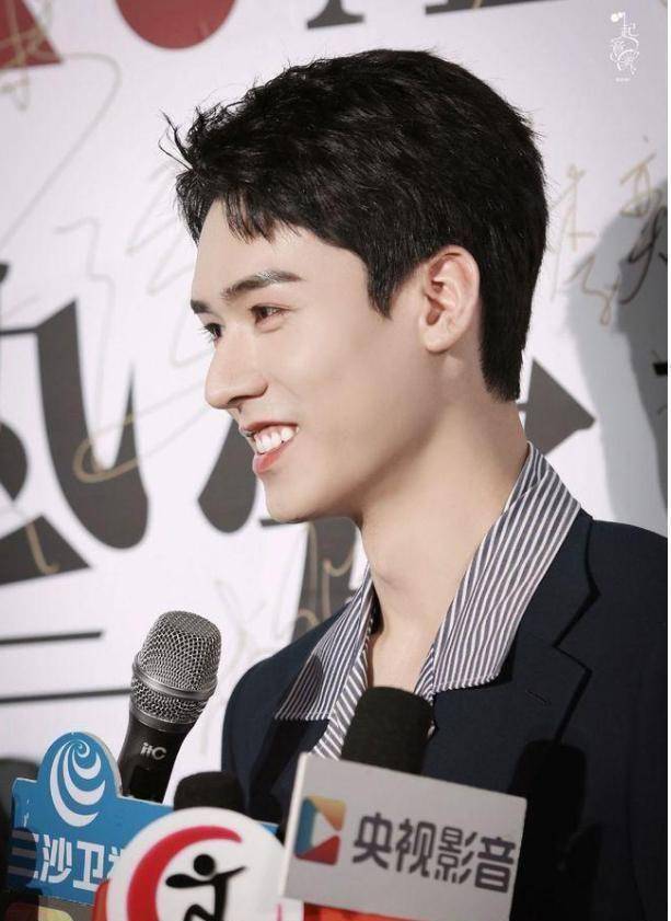 ok精彩大赏红毯朱正廷遛狗袁姗姗睡衣抢镜龚俊生图绝了