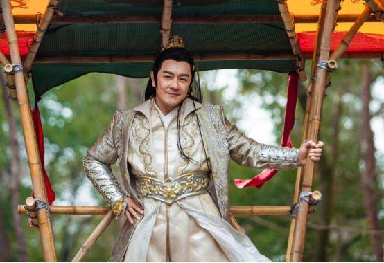 陈浩民宣布回香港定居弃月租14万豪宅一家六口住180平自购房