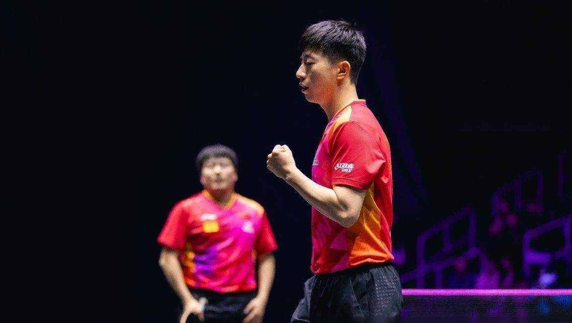 这两条消息在乒乓球界引起了不小的轰动,人们对梁靖崑的成绩和前景