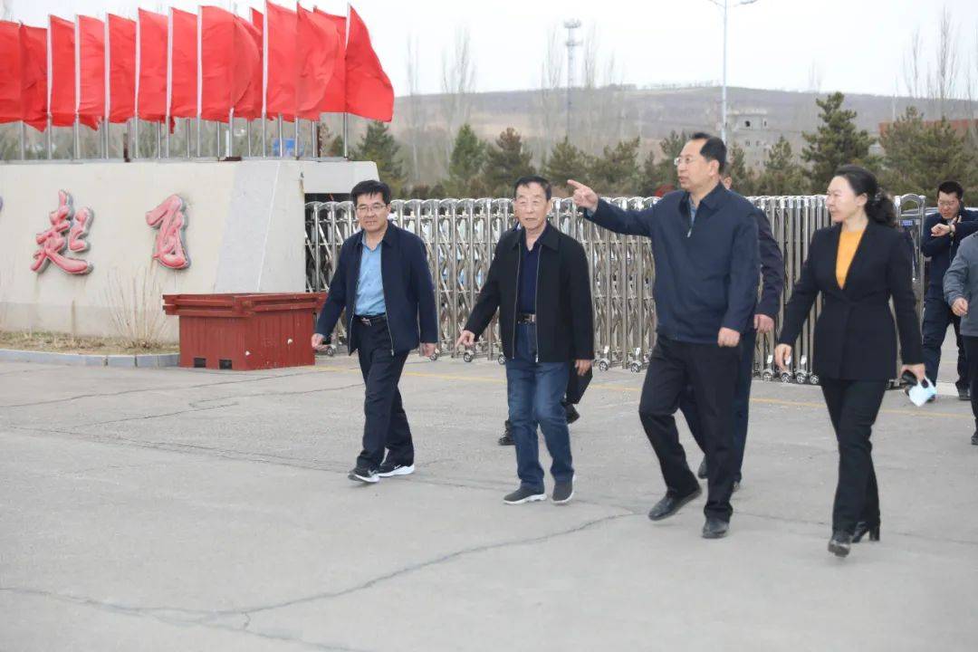 右玉县委副书记,县长石生华带队调研右玉县中学教育集团高中部