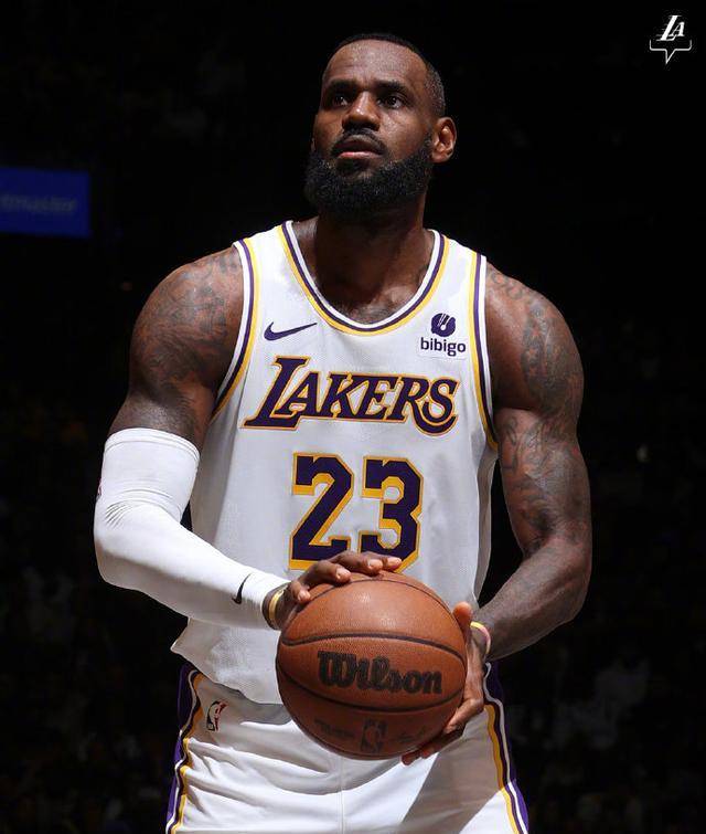 三分如日中天!詹姆斯成为顶尖外线射手