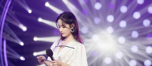 李莎旻子之前参与主持的节目非常多,还多次登上跨年夜的大舞台.