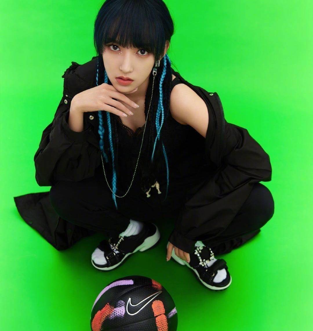 程潇挑战茶艺照不及格为了秀细腿穿透明格子裤双马尾又纯又欲