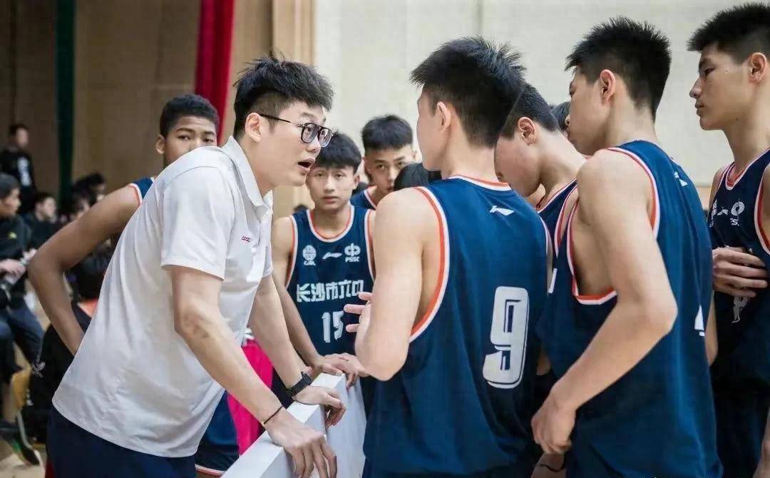 原创一批优秀新帅崛起咱们中国高中篮球终于不缺好教练了