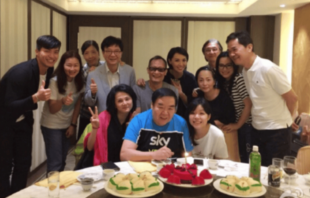 荣升岳父满脸红光,漂亮女儿曾在上海工作_林燕明_低调_照片