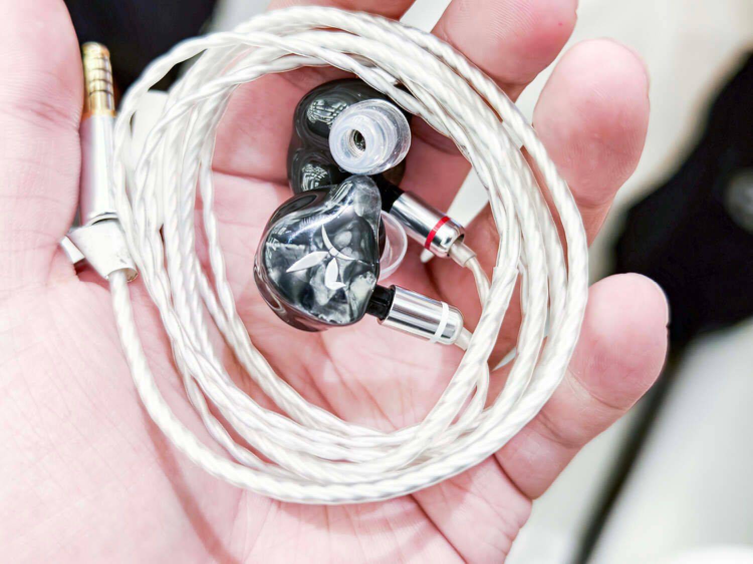 研音的一个10铁工程机,中频部分的风格会让我联想到他家之前的阿拉丁