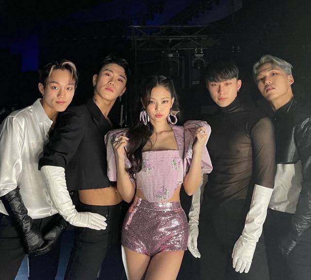 原创blackpink舞台造型太绝了飒爽甜美两不误成员全部美出新高度