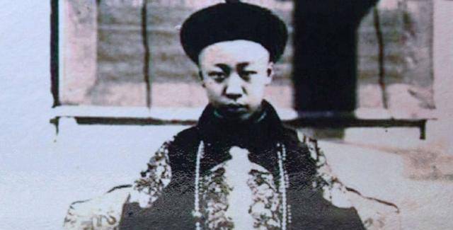 老人500万卖祖传宝刀,遭专家失望指责,老人:你们没资格说我_溥仪_宝贝