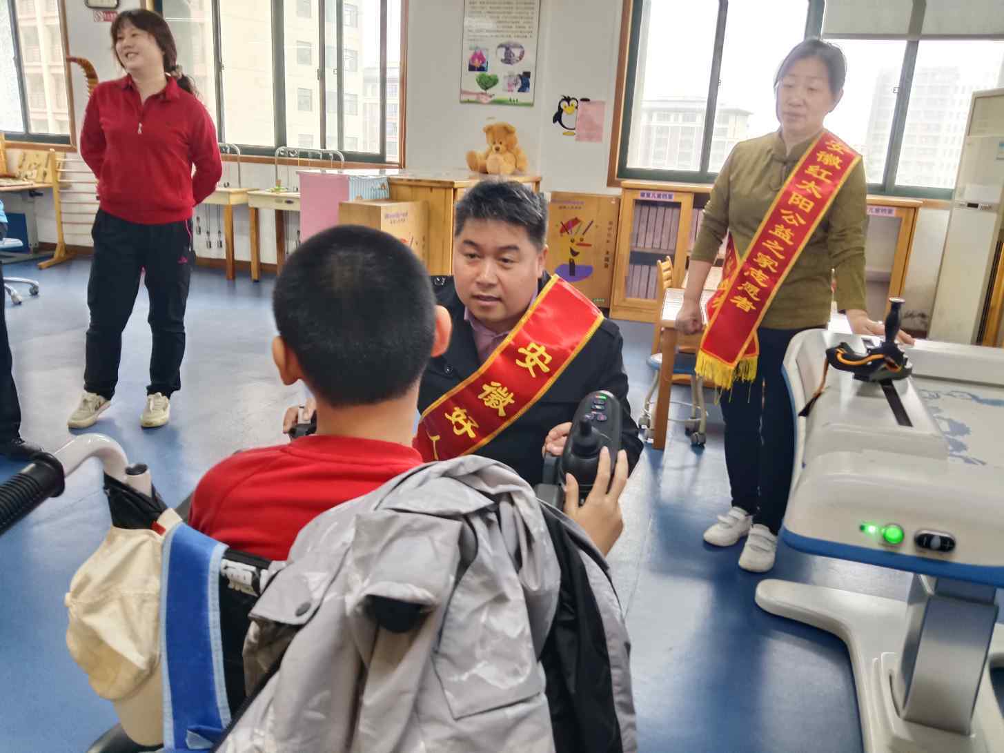 教育扶智暖人心送教赋能促成长合肥好人团队向合肥市儿童福利院捐赠