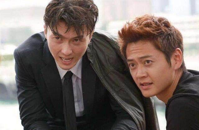 其实张振朗也是一名有颜有实力的演员,帅气的外形就像是黄宗泽跟