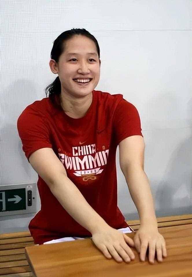 27岁奥运冠军退役后嫁给50岁的教练,还送他170万豪车,怎_刘子歌_人生