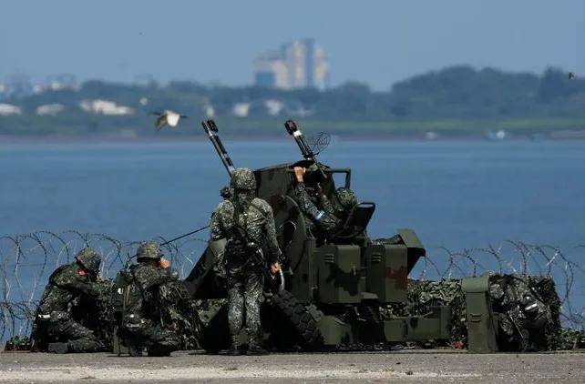 原创距离厦门仅4公里台军重炮就位美特种部队现身局势一触即发