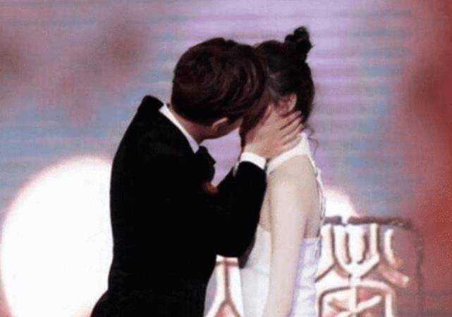 成龙甄子丹等人都不敢动她, 王思聪也不敢怼, 却被他亲上了_景甜_时候