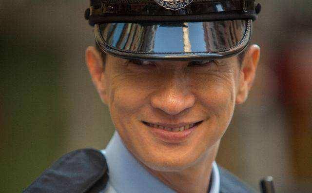 李修贤得知他从警察学校毕业,很看好他,同年让他主演自己的电影《壮志