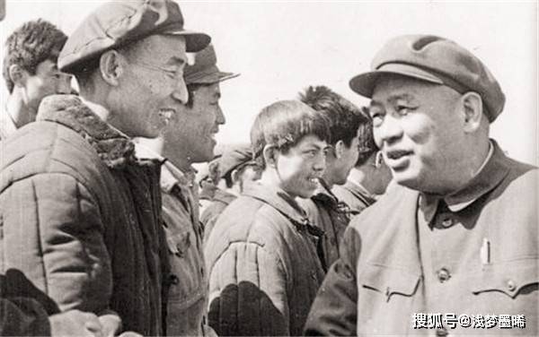 1984年粟裕去世遗体前站着4位首长久久不愿离去分别是谁