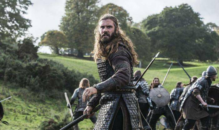 叫做罗洛,实际上相对于丹麦维京人的平和(还能和英国人坐下来协商)