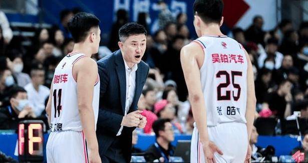 原创广东宏远男篮再出奇招杜指导见人下菜碟玩的就是克制