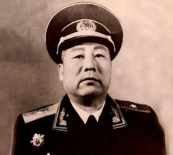 西路队伍约2000人左右,由第十四军分区司令员舒行和政治委员李子光