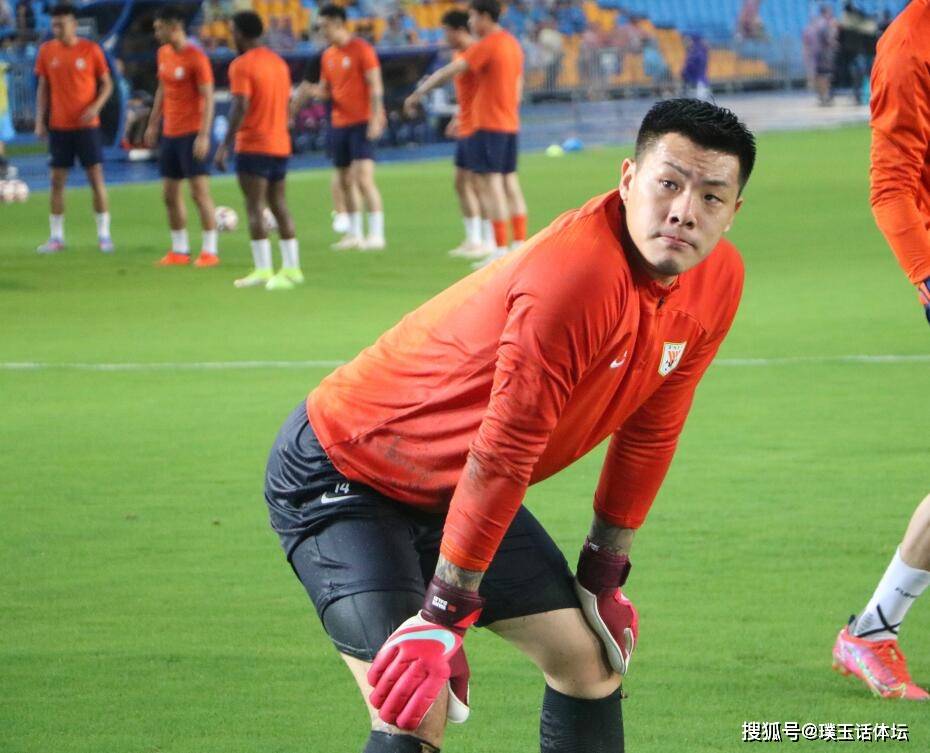 继续前行!泰山队备战齐鲁德比,王大雷晒骑行视频,豪车引关注