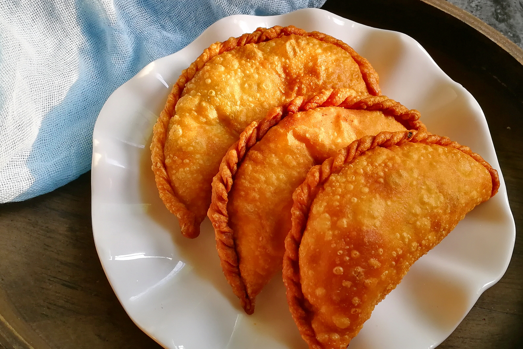 原创韭菜盒子别再煎着吃了试试这种做法酥脆焦香连吃3个都不够