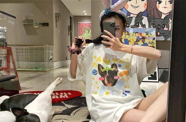 uzi出门旅游还带个辅助,但看这行程安排,原来奥咪咪才是电灯泡_史森明