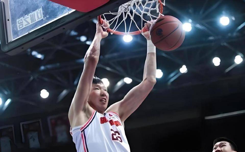 再者,杜锋还是可以部署阵容的,如果张皓佳换下胡明轩效果会更好.