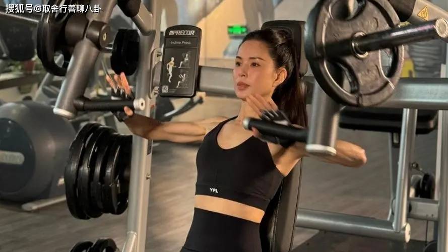 原创小龙女李若彤回应58岁未婚未育因十年恋情无果导致抑郁