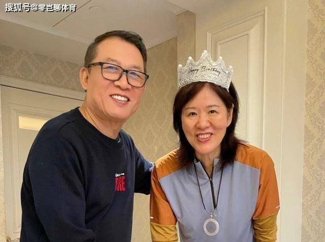 原创原创72岁老公30岁女儿相守郎平低调跨年定居美国富人区引网友争议