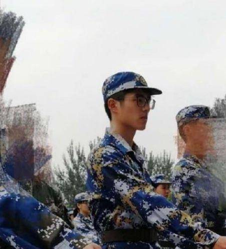 原创90后明星的素颜军训装刘昊然侧脸撩到腿软杨紫稚气十足超可爱