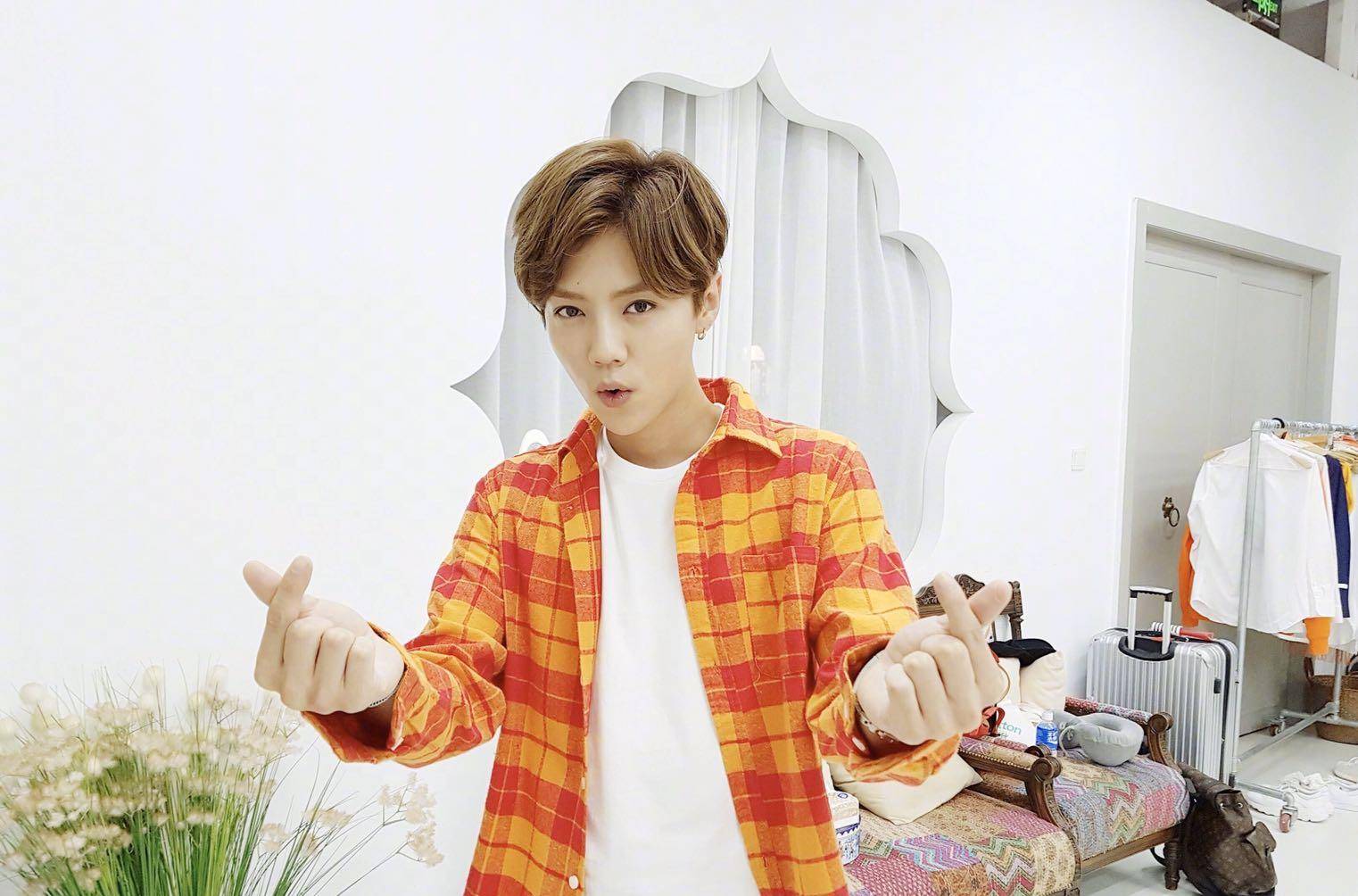 原创鹿晗一个被要求完美却并不完美的男人一个影响力大的通透男人