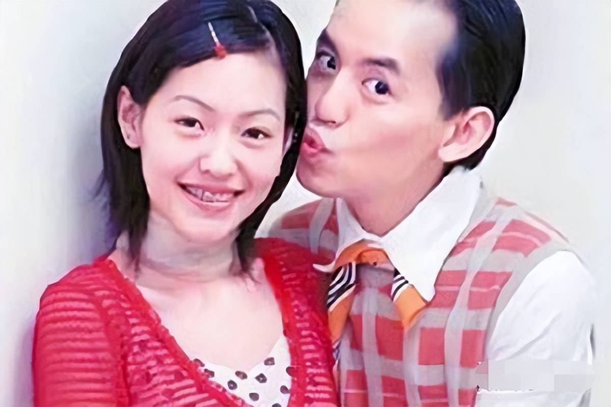 4年后,小s在节目中哭诉,表示黄子佼劈腿了曾宝仪.