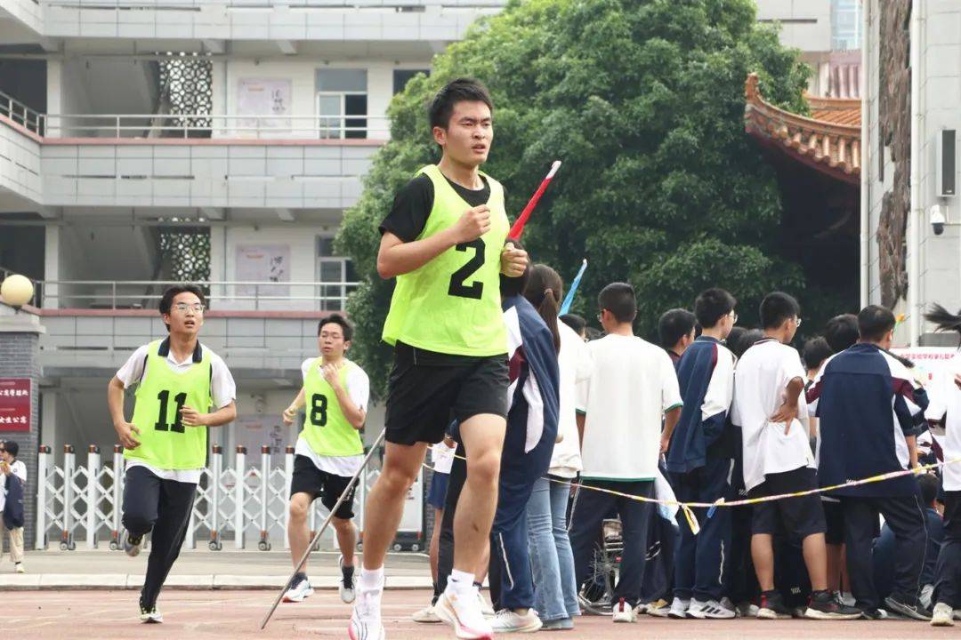 台实少年意气发运动场上展芳华三台中学实验学校第六届春季运动会掠影