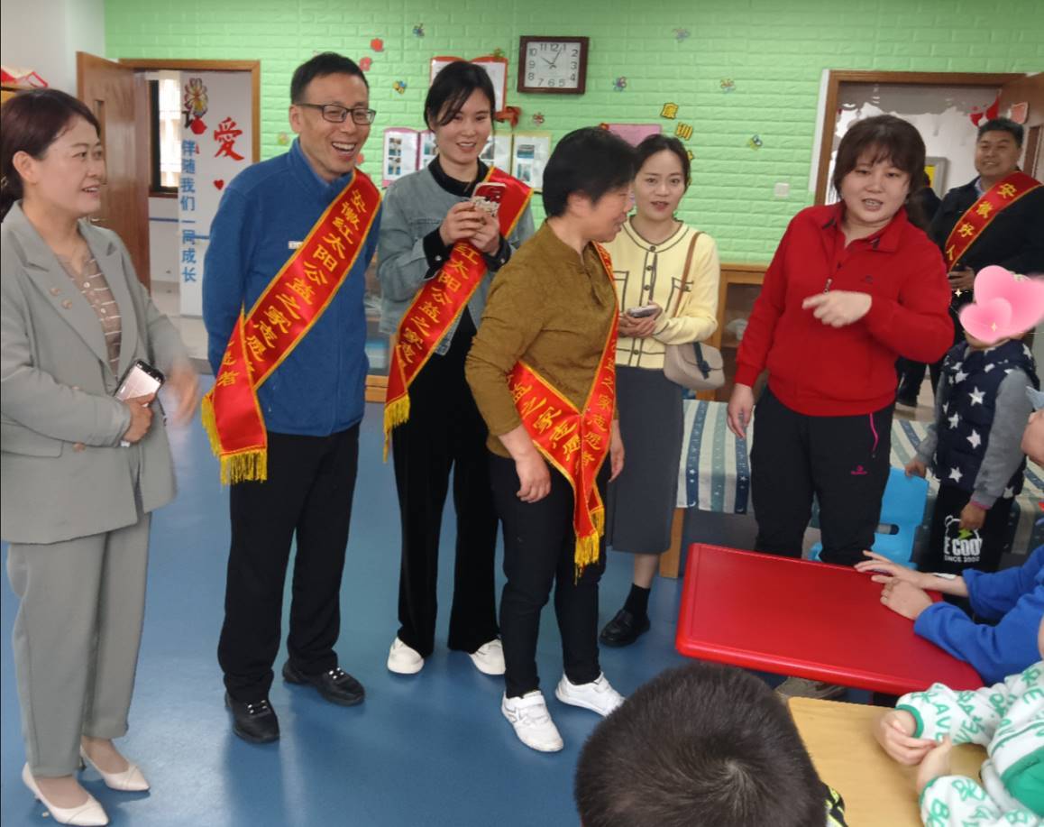 教育扶智暖人心送教赋能促成长合肥好人团队向合肥市儿童福利院捐赠