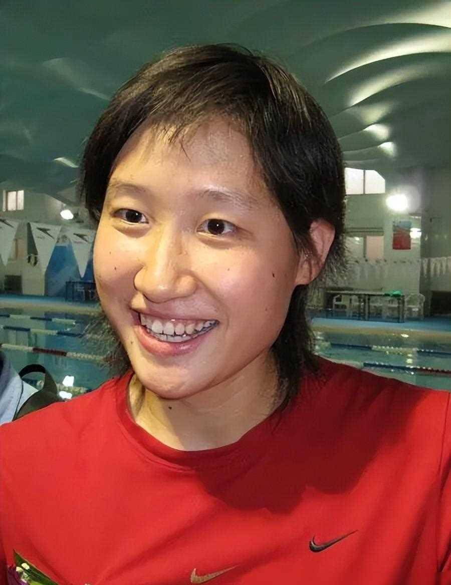 27岁奥运冠军退役后嫁给50岁的教练,还送他170万豪车,怎_刘子歌_人生