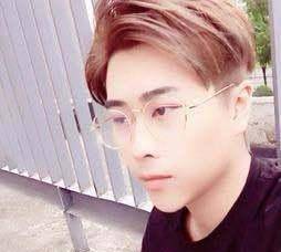 原创uu妹晒卢本伟近照狒狒变鹌鹑显得格外老实差点没认出来