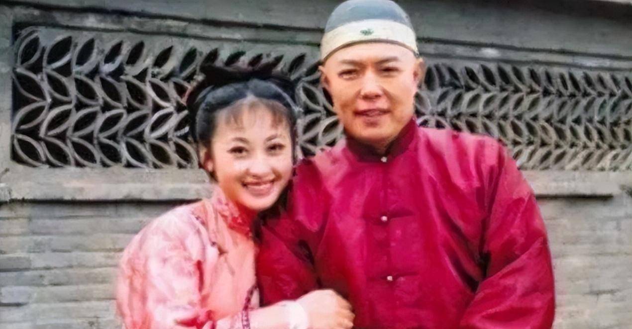 25岁的张铁林在一起,后嫁大23岁老戏骨,如今超幸福_麦雅琦_批评_八卦