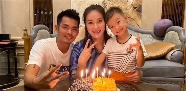tvb男神曹永廉广州当志愿者忙前忙后耐心足将举家定居内地