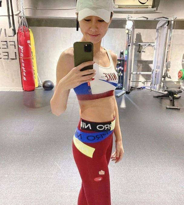 tvb连冠视后,曾想离开马上被雪藏一年,今无戏拍零收入靠吃老本_胡定欣