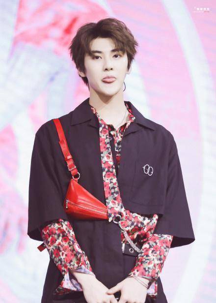 unine首张ep终于发布,李汶翰戴钥匙耳环,寓意解锁_陈宥维_嘉羿_时候