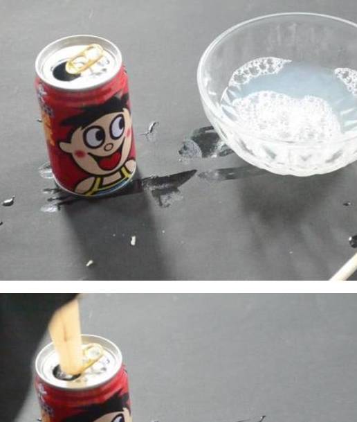 肥皂水是碱性,因为蚊子在碱性环境无法生存,所以可以起到灭蚊的效果.