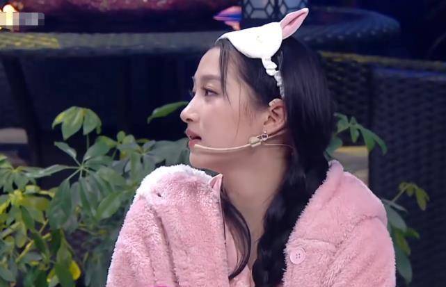 原创关晓彤吴磊参加睡衣秀当看清两人脚上拖鞋节目组太偏心了