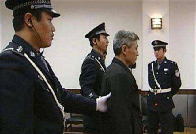 原创佟林赌气为刘涌辩护一举成名成名后很少能踏实地在家里待一天