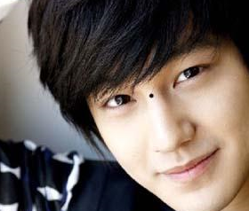 原创痣相看命运山根长痣运势如何你的山根有没有